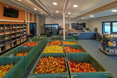 Hofladen-und-Theke_ObstgutTriebe