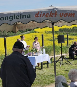 Blütengottesdienst am Obstgut Triebe
